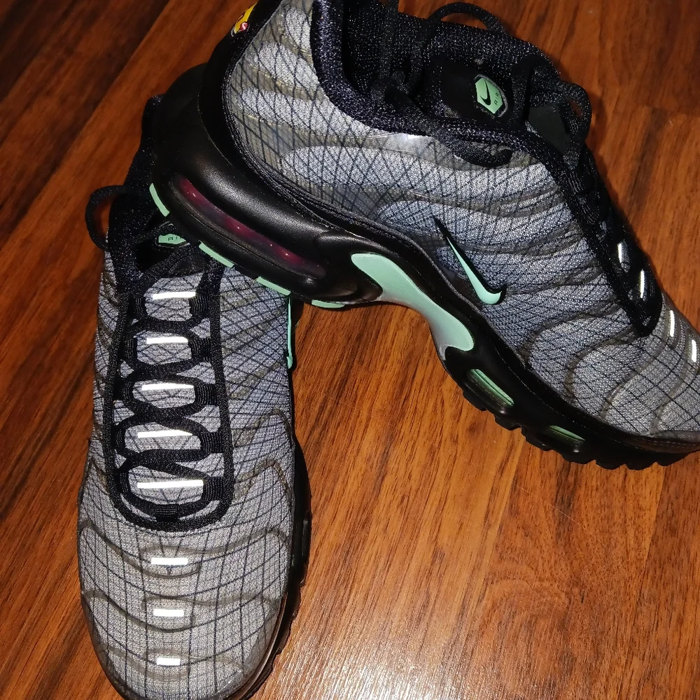 NIKE AIR MAX PLUS... - Picture 2 of 4